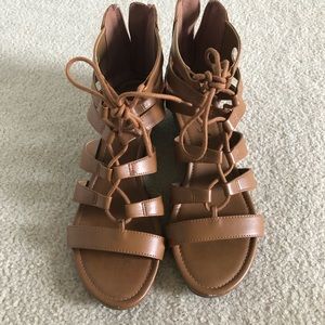 American Eagle Brown Sandal Size 8
